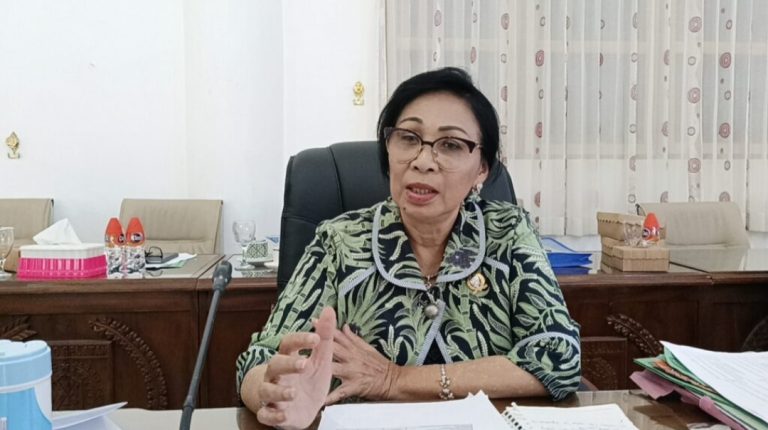 Yangsi Hartini, Ketua Komisi II DPRD Barito Selatan